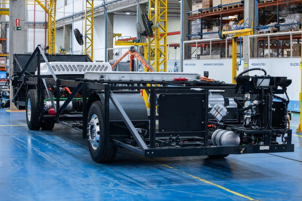 BYD lança linha de baterias Blade para ônibus no Brasil