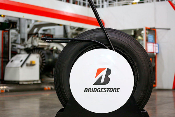 Bridgestone lança novo pneu R167E para aplicações urbanas de veículos comerciais