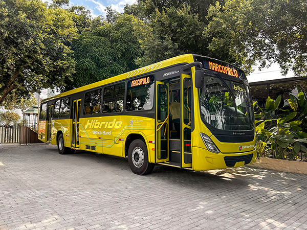 Marcopolo apresenta inédito protótipo de ônibus urbano híbrido etanol na COP30