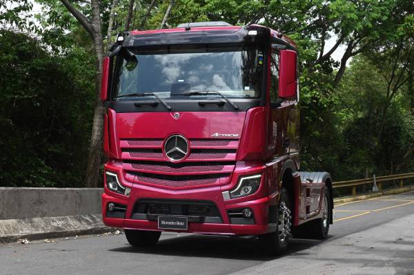Mercedes-Benz vende mais de 400 caminhões no programa Move Brasil